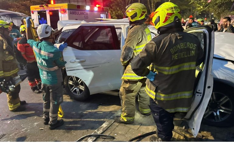  Nueve personas resultaron heridas en el accidente de uno de los esquemas de seguridad del automóvil Daniel Palacios

 – En un click