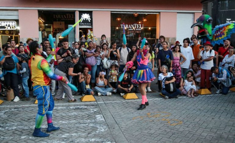  El alcalde Cali pide a los artistas para salvar vidas en las calles

 – En un click