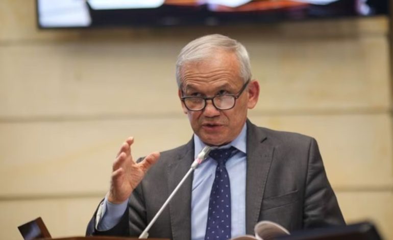  Gustavo Petro le pide a Nicaraguva que registre y extradita a Colombia a Carlos Ramón González

 – En un click