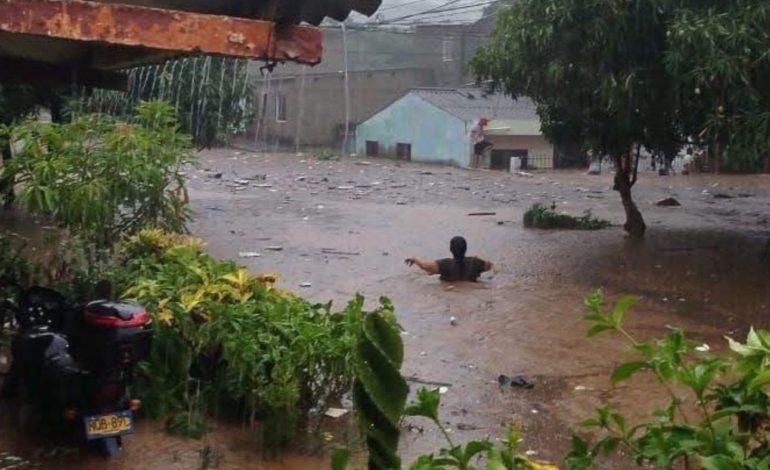  Aguacero en Santa Marta deja al menos 2,000 casas afectadas

 – En un click
