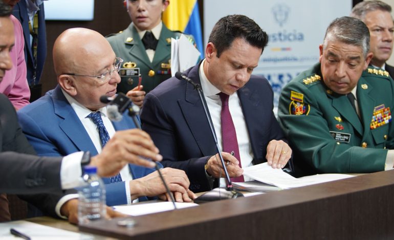  El gobierno representa una iniciativa que le da a la policía judicial el funcionamiento de la Armada colombiana

 – En un click