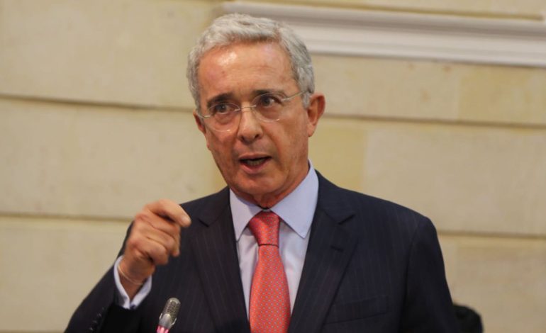  Álvaro Uribe Vélez continuará en la prisión doméstica

 – En un click