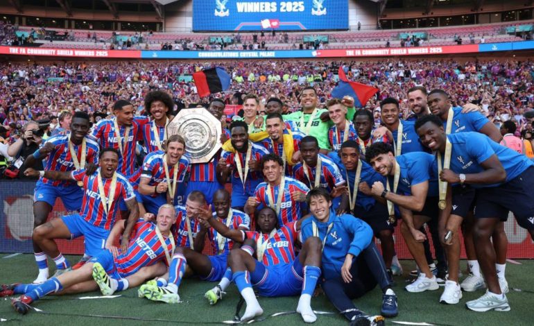  Crystal Palace celebra su primer escudo comunitario

 – En un click