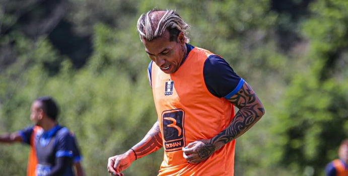  Dayro Moreno en un gran desastre que no pudo salir

 – En un click