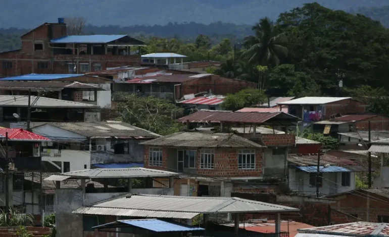  Denuncian el toque de queda en la comuna 12, obligado por pandillas criminales; Los habitantes de otras áreas se confinan antes del anochecer

 – En un click