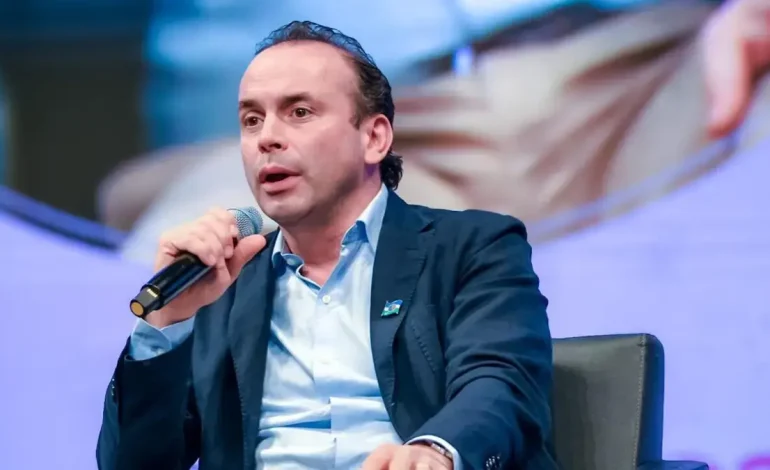  El alcalde Alejandro Eder reestructura su gabinete con el fin de acelerar la recuperación de Cali y aumentar el plan de ‘invertir para crecer’

 – En un click