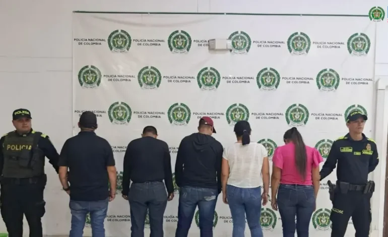  Pagó 40 mil a menores y luego retiró el dinero por su sustento

 – En un click