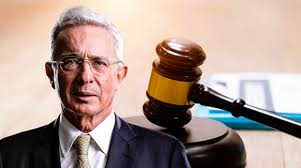  Colombia al borde de un precedente judicial histórico: Uribe recibe la condena por primera vez – 

 – En un click