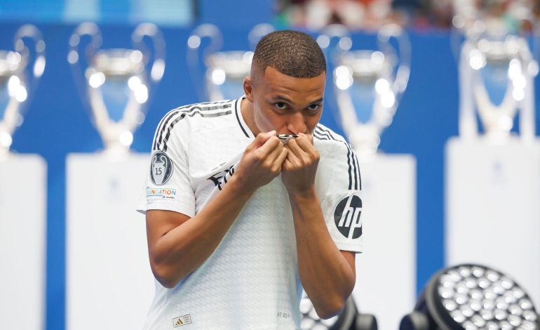  Killiam Mbappe y su obligación de levantar al Real Madrid – 

 – En un click