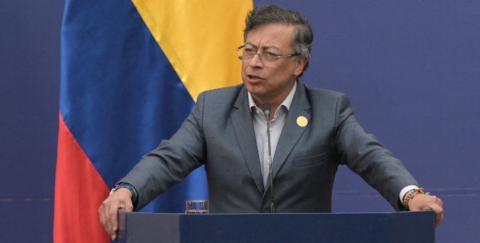  ¿Qué equipo de FPC es fanático de Gustavo Petro?

 – En un click