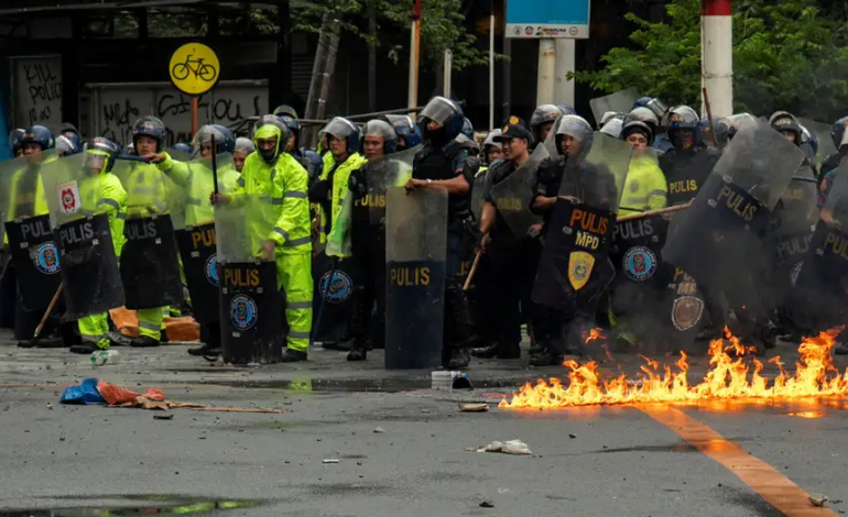  200 detenidos en protestas – 

 – En un click
