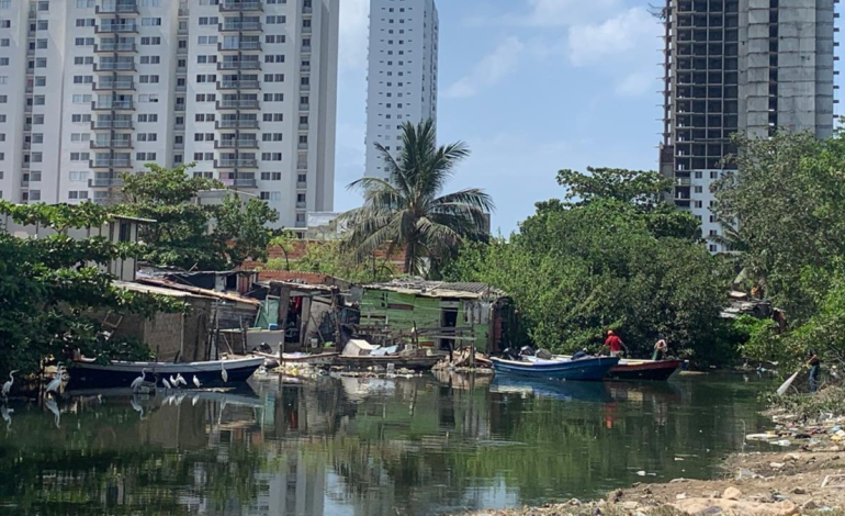 Cartagena comienza en octubre la política pública para legalizar más de 200 asentamientos y detener la invasión de tierras y manglares

 – En un click