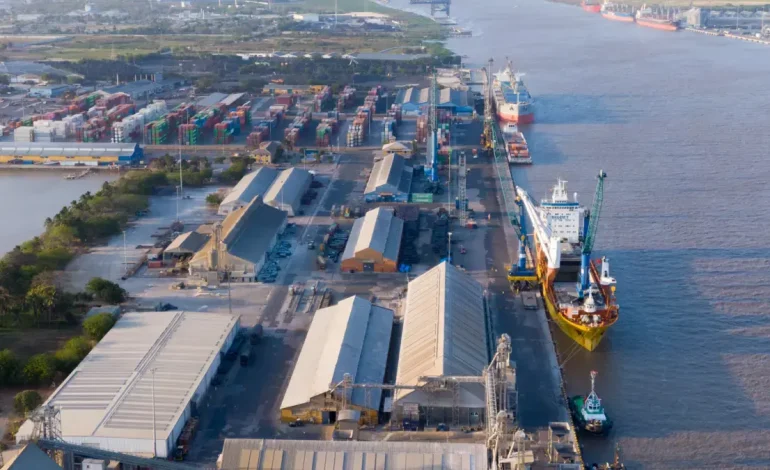  Minjusticia y Puerto de Barranquilla se aliaban para detener el desvío de aportes hacia el tráfico de drogas

 – En un click