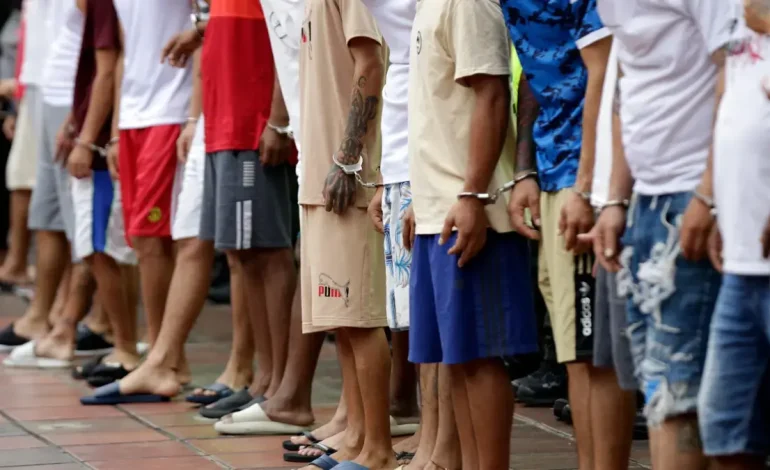  Tres bandas caen con 33 capturadas; Distribuyeron 128,000 dosis de drogas por mes

 – En un click