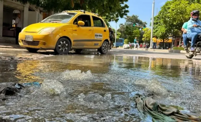  Santa Marta explota en protestas contra la crisis de agua y alcantarillado; Culpan al esssmar

 – En un click