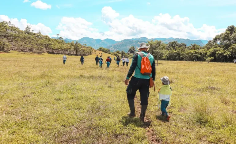  Peace Linadores Del Doncello, en Caquetá, recibió 235 hectáreas de tierra para sembrar un futuro lejos del conflicto

 – En un click