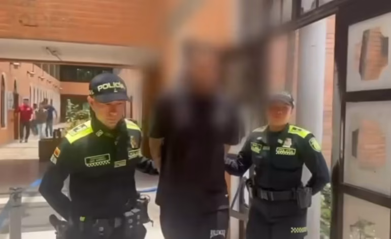  Alias ​​El Negro, un narco invisible que traficaba a Europa como un vínculo de ‘La Terraza’ fue capturado en Medellín: tenía una condena actual

 – En un click