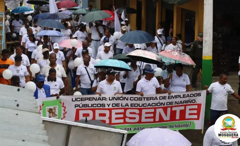  Los habitantes de Mosquera, Nariño, demuestran que lloran por la justicia después de la muerte del líder social Luis Fernando Sánchez en un bote

 – En un click