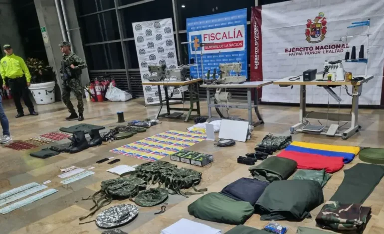 Después de los ataques en Medellín, las autoridades confirman el hallazgo de fábrica uniforme para los disidentes de FARC y la captura del «tío» de alias en funcionamiento

 – En un click