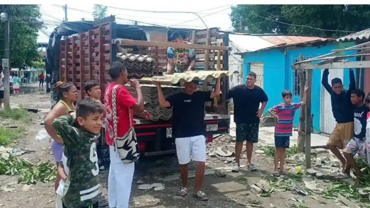 Emergencia climática debido a fuertes lluvias y vientos de huracanes: en Montería se despertaron sin techos y calles inundadas

 – En un click