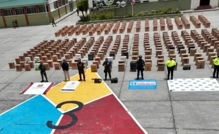  Con un asoniado contra el ejército, la gente trató de evitar la confiscación de los bienes de contrabando en Ipiales, Nariño

 – En un click