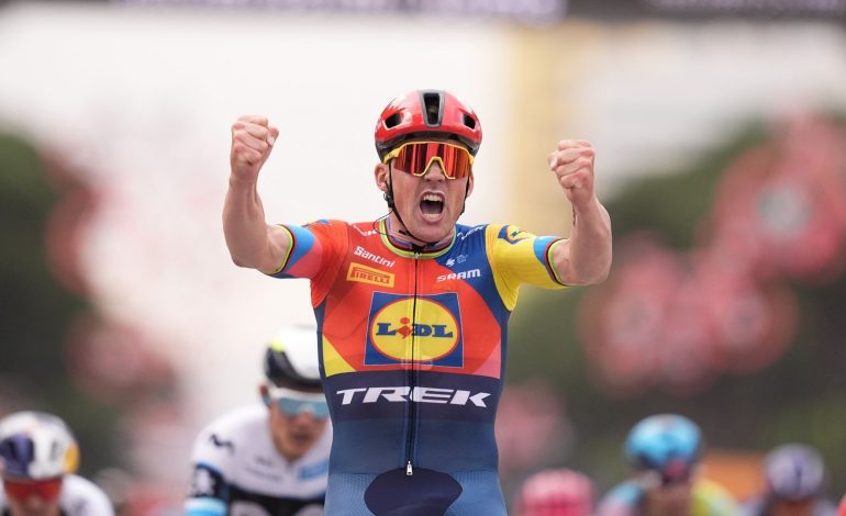  Mads Pedersen llega primero en la etapa no. 15 tours por España

 – En un click
