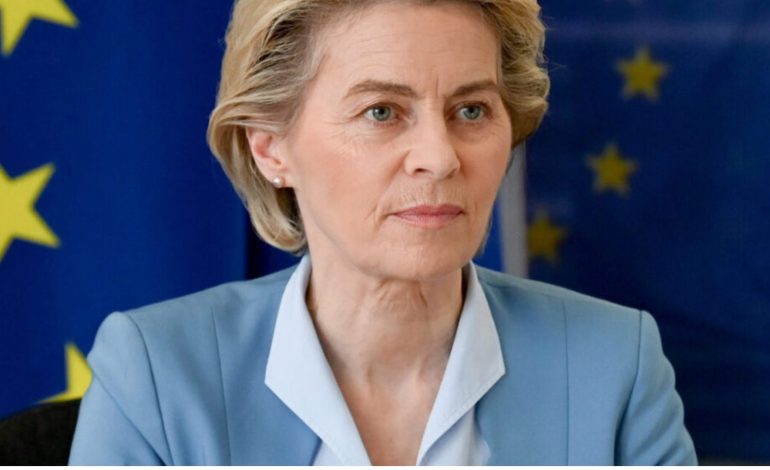  Negan el arte ruso en el avión donde ursula von der leyen viajó

 – En un click