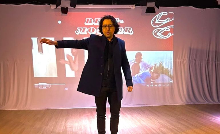  La primera comedia de pie en inglés llega a Bogotá

 – En un click