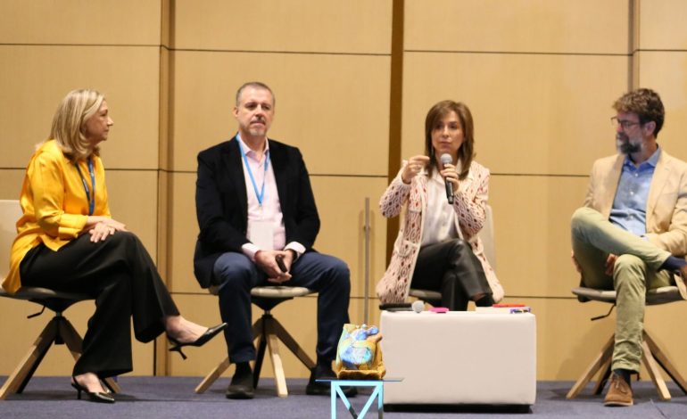  La hiperposición tecnológica afecta la salud mental de los niños y los jóvenes

 – En un click