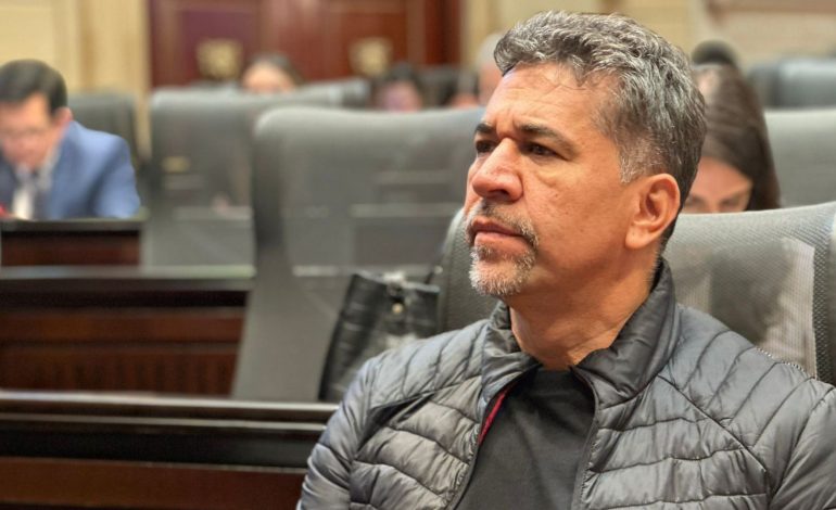  «En la Alianza Verde no jugamos con la posición en el gobierno»: León Fredy Muñoz

 – En un click