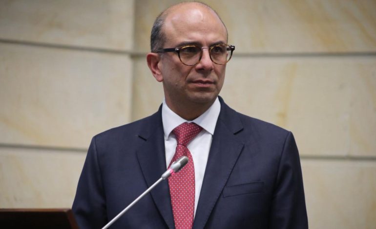 Carlos Camargo es un nuevo juez del Tribunal Constitucional

 – En un click