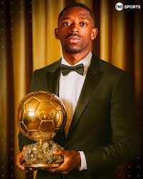  Ousmane Dembélé gana la pelota de oro y entra en la historia del fútbol mundial – 

 – En un click
