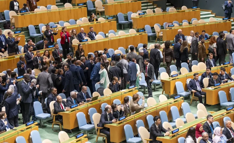 Docenas de miembros de la Asamblea abandonan el recinto antes del discurso de Netanyahu en el 

 – En un click