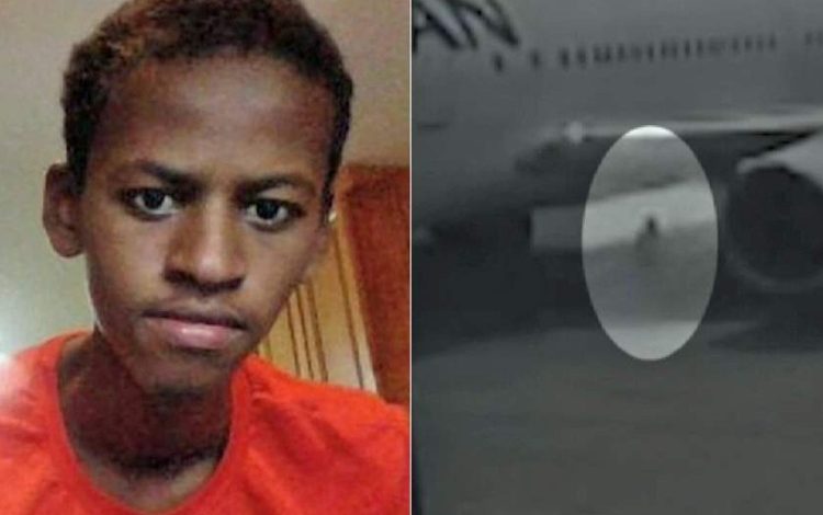 El adolescente afgano sobrevive cuando se esconde por Kabul a la India – avión 

 – En un click