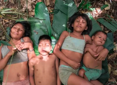  Un documental de unos 4 niños salvados en la jungla colombiana quiere empoderar y unir al país

 – En un click