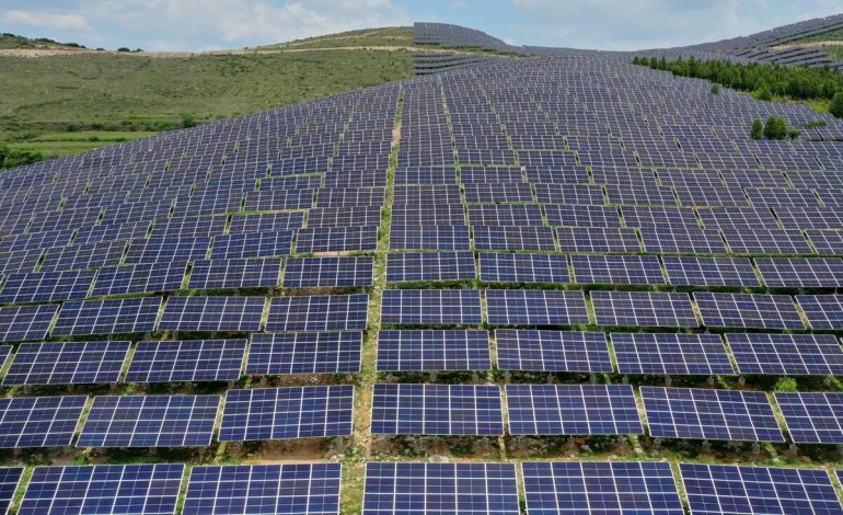 Por qué China instaló paneles solares en la meseta más alta del mundo –
– En un click