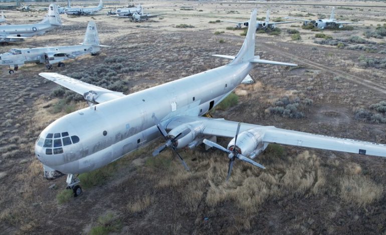 Algunos aviones antiguos terminan en museos. Estos son subastados de $ 25 por alquiler de no pagos

 – En un click