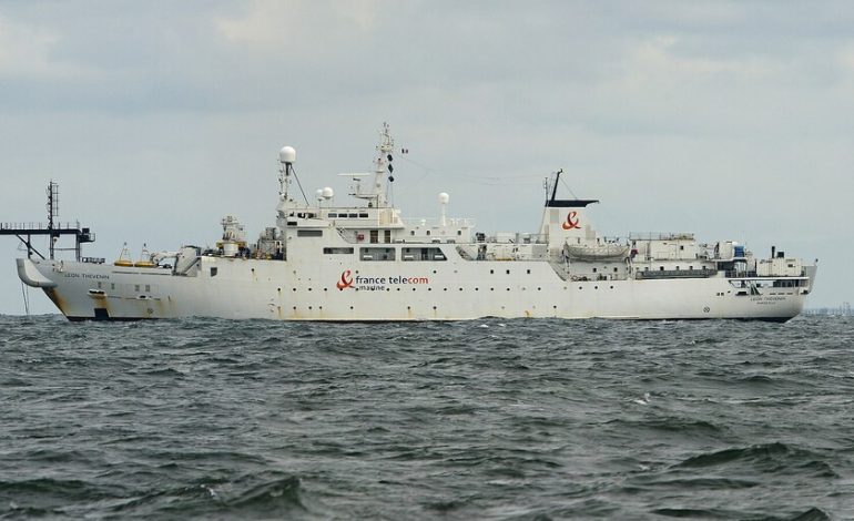 llama al único barco que lleva más de una década reparándolos
– En un click