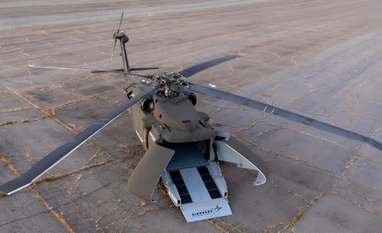 Lockheed Martin ha tenido la idea de hacer del Black Hawk un arma más letal. Quitó la cabina y la hizo autónoma.
– En un click