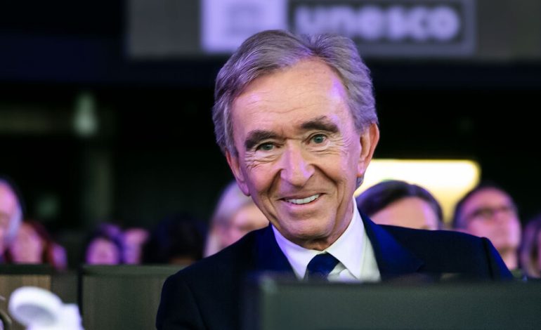 Bernard Arnault sigue sus pasos
– En un click