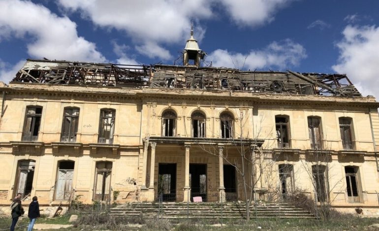 Cuenca lleva décadas viendo desmoronarse su «Palacio de Versalles». Hay quienes han propuesto cambiarlo
– En un click