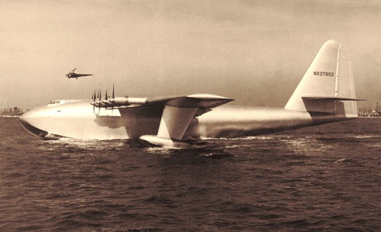 un avión gigante hecho de madera
– En un click