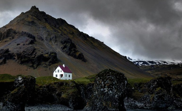 La televisión pública de Islandia no retransmitía los jueves. Desde entonces circula la leyenda de un jueves «baby boom».
– En un click