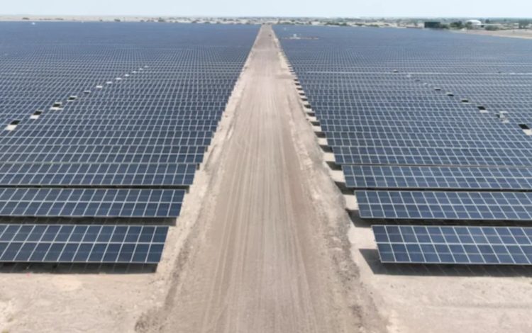 La planta solar de Adén ya suministra energía a miles de casas en Yemen – 

 – En un click