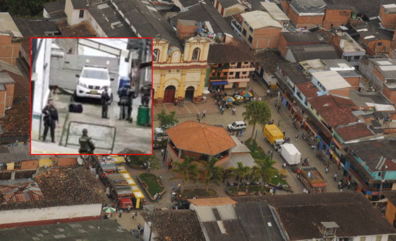 Autoridades verifican presunto artefacto explosivo en la Casa de Justicia de Añorí, Antioquia, cerca de la comisaría del municipio

 – En un click