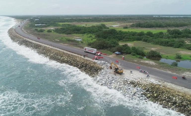 El río y el mar amenazan a las comunidades y la movilidad.
– En un click