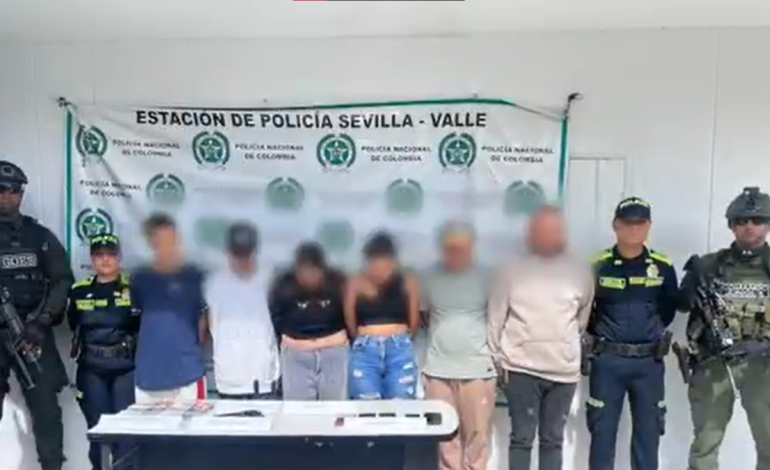 Siete integrantes de ‘Los Flacos’, entre ellos un cabecilla y un preso, fueron capturados en el Valle del Cauca; Tenían alianzas con las disidencias de las FARC
– En un click