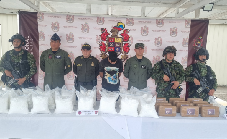 Ejércitos de Colombia y Ecuador destruyeron un laboratorio con casi dos toneladas de clorhidrato de cocaína en Tumaco, Nariño
– En un click