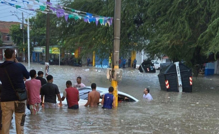 Dos muertos en medio de un aguacero que duró más de tres horas y alerta naranja deja el invierno en la ciudad
– En un click