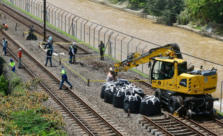 Tiraron 20 toneladas de material en el río
– En un click